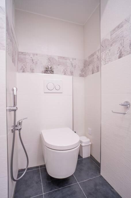 Sukromny Staromestsky Apartman V Uzasnej Lokalite/Cozy Old-Town Apartment In A Great Neighborhood Bratislava Eksteriør billede