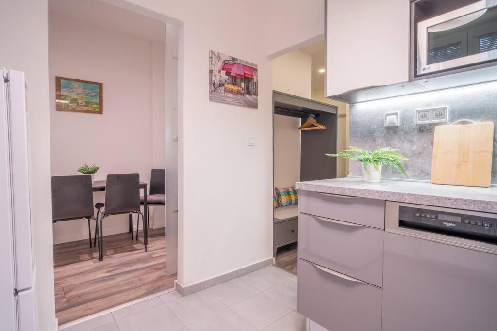 Sukromny Staromestsky Apartman V Uzasnej Lokalite/Cozy Old-Town Apartment In A Great Neighborhood Bratislava Eksteriør billede